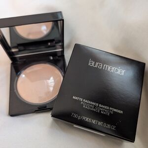 Laura Mercier Matte Radiance Baked Powder - Black Case